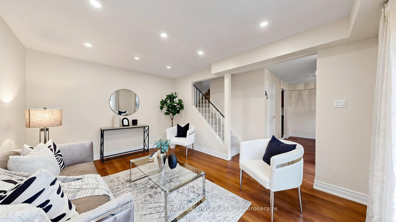 67 Rock Fernway • Toronto, ON photo 6