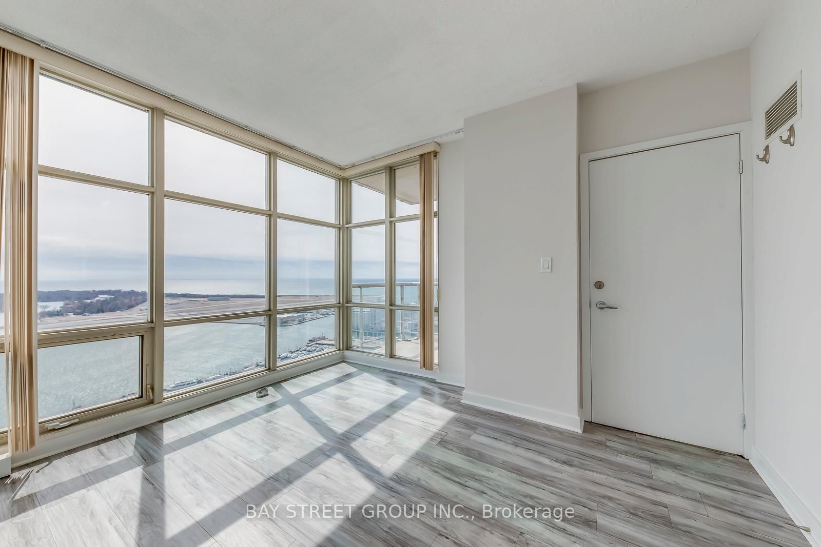 35 Mariner Terrace • #3912 • Toronto, ON photo 34
