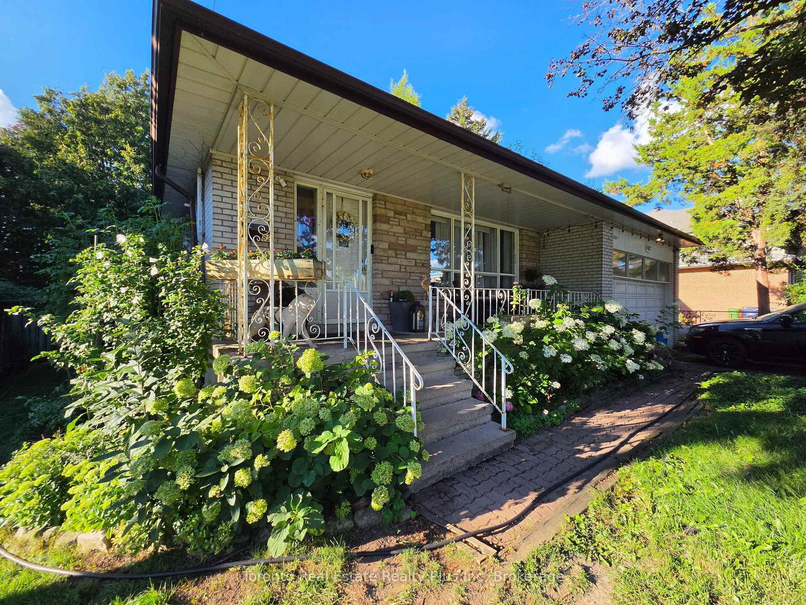 482 Ruth Avenue • Toronto, ON photo 3