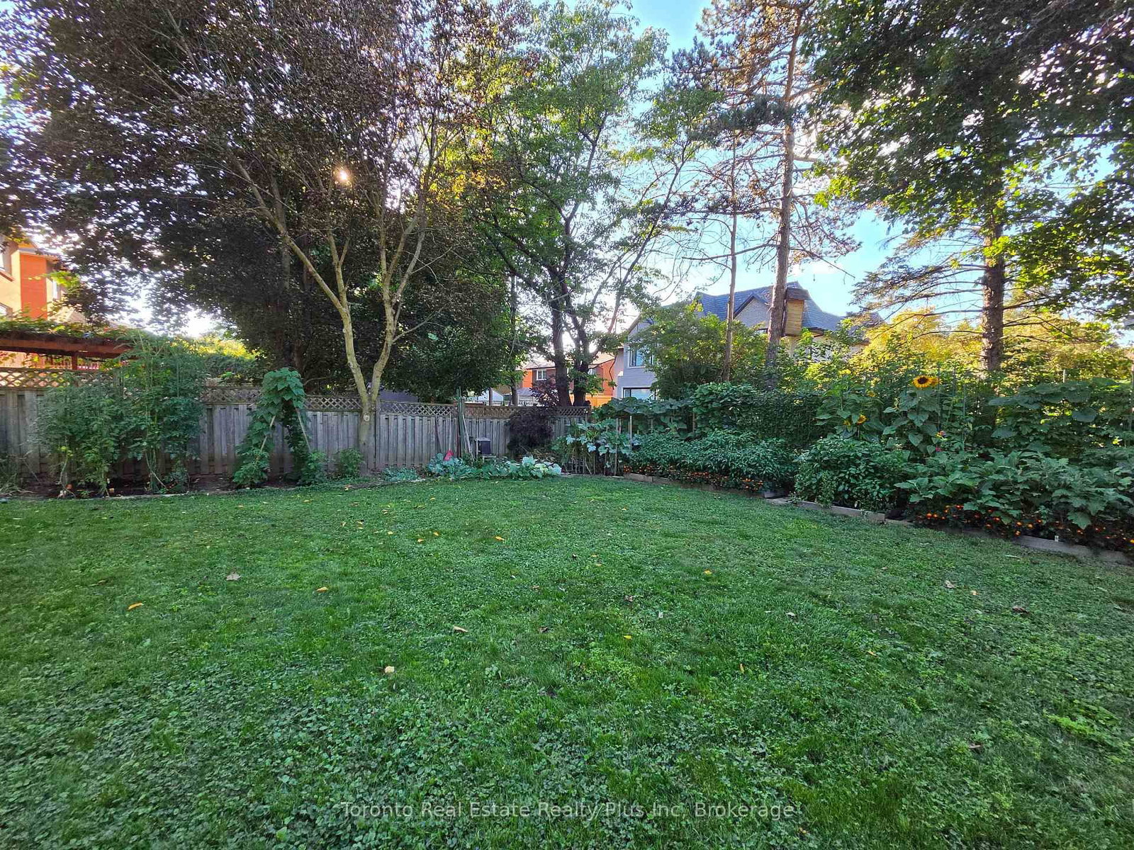 482 Ruth Avenue • Toronto, ON photo 36
