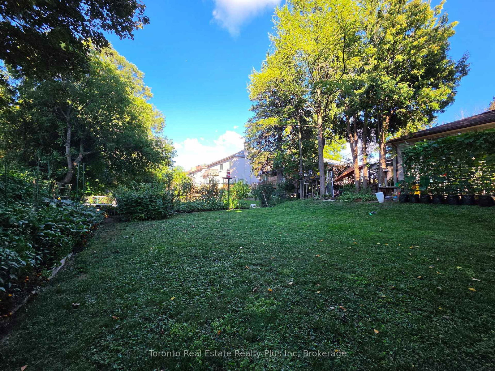 482 Ruth Avenue • Toronto, ON photo 37