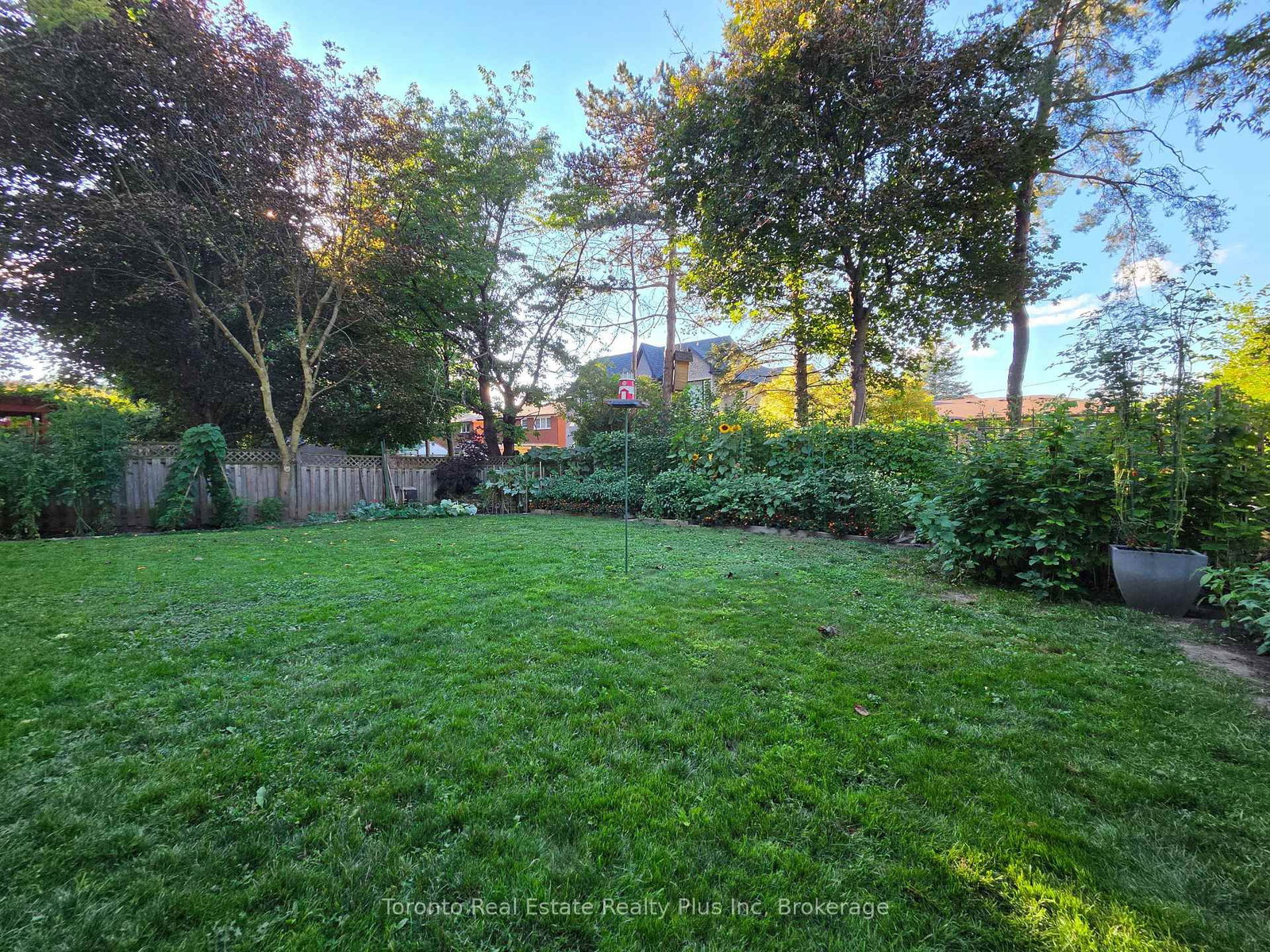 482 Ruth Avenue • Toronto, ON photo 38