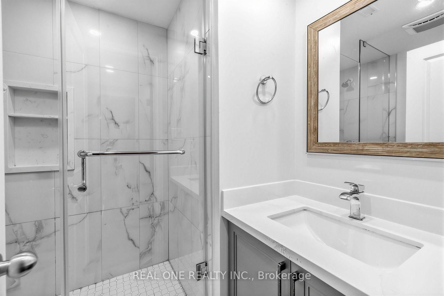 112 Oxford Street • Toronto, ON photo 11