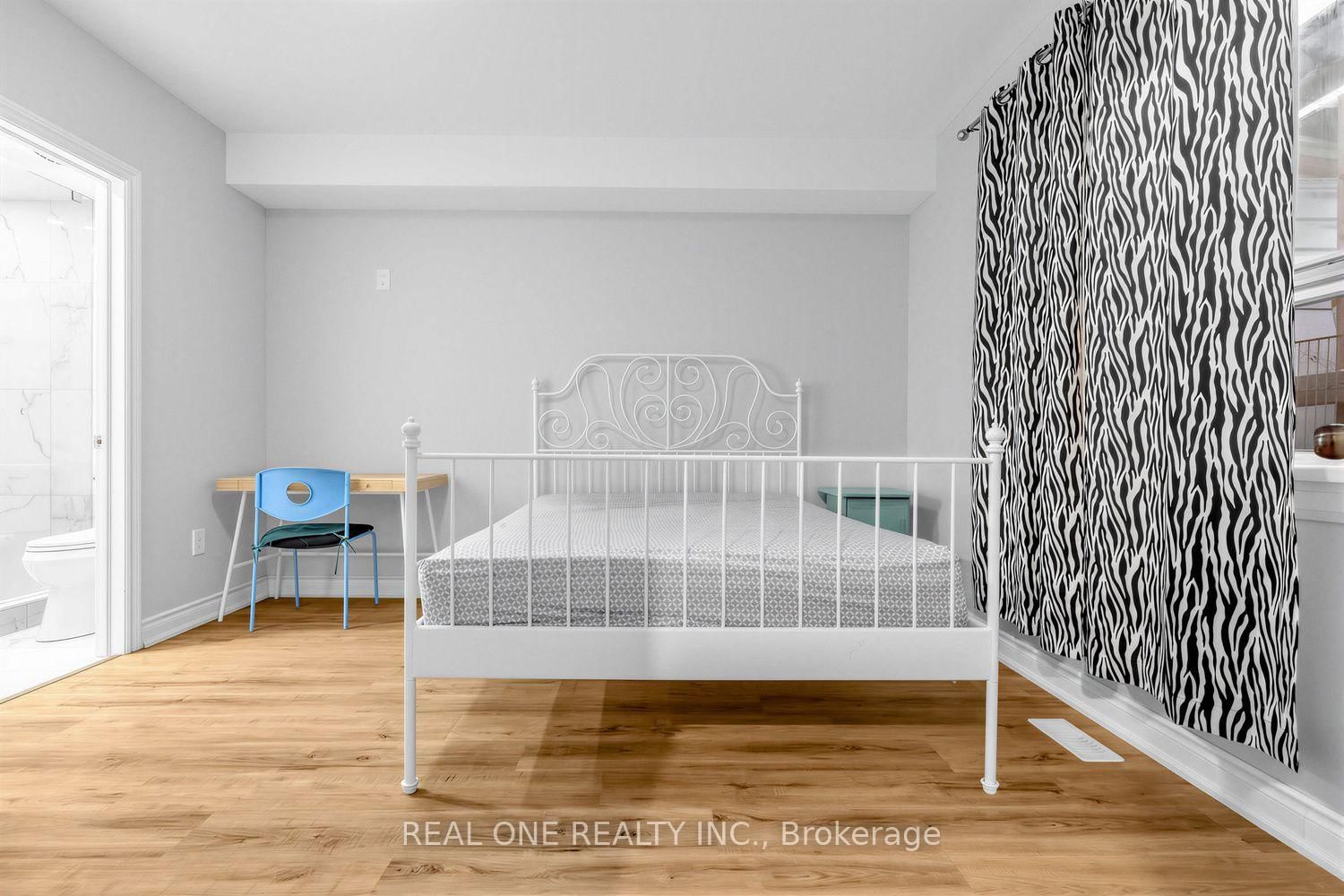 112 Oxford Street • Toronto, ON photo 12