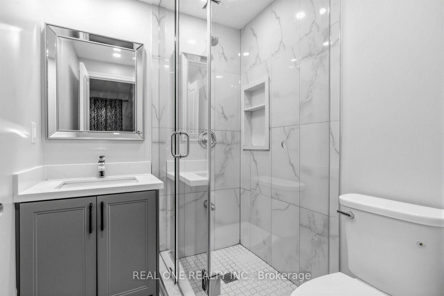 112 Oxford Street • Toronto, ON photo 14
