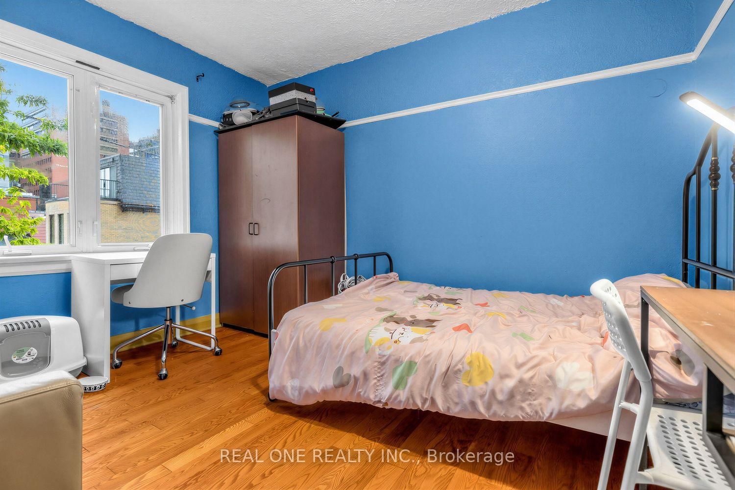 112 Oxford Street • Toronto, ON photo 16