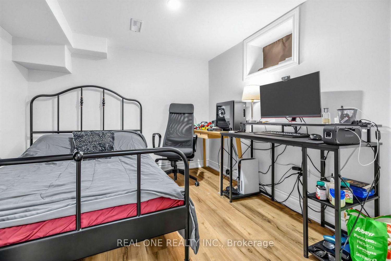 112 Oxford Street • Toronto, ON photo 23