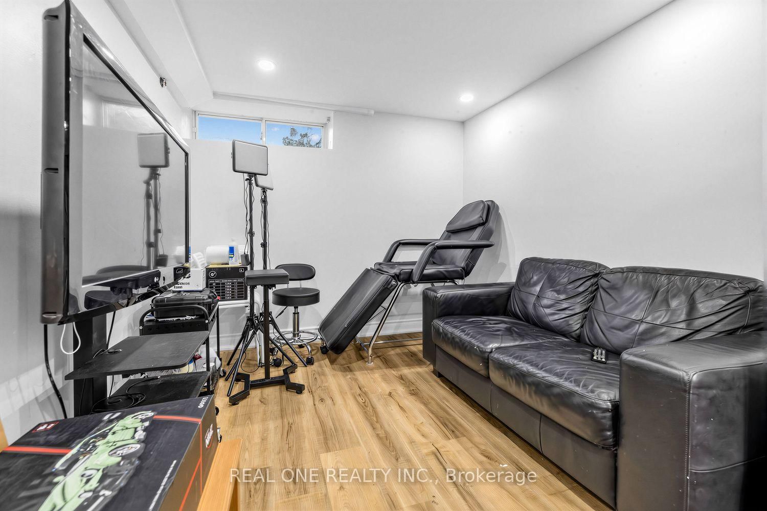 112 Oxford Street • Toronto, ON photo 25
