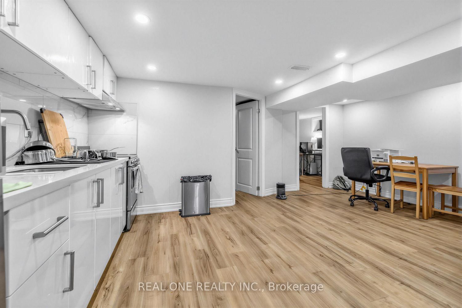 112 Oxford Street • Toronto, ON photo 26