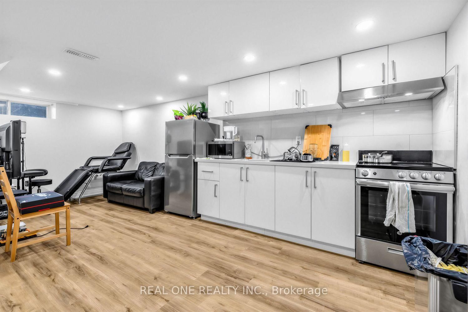 112 Oxford Street • Toronto, ON photo 28
