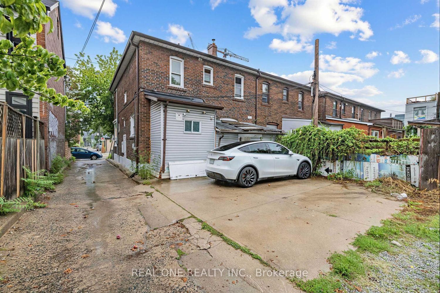 112 Oxford Street • Toronto, ON photo 30