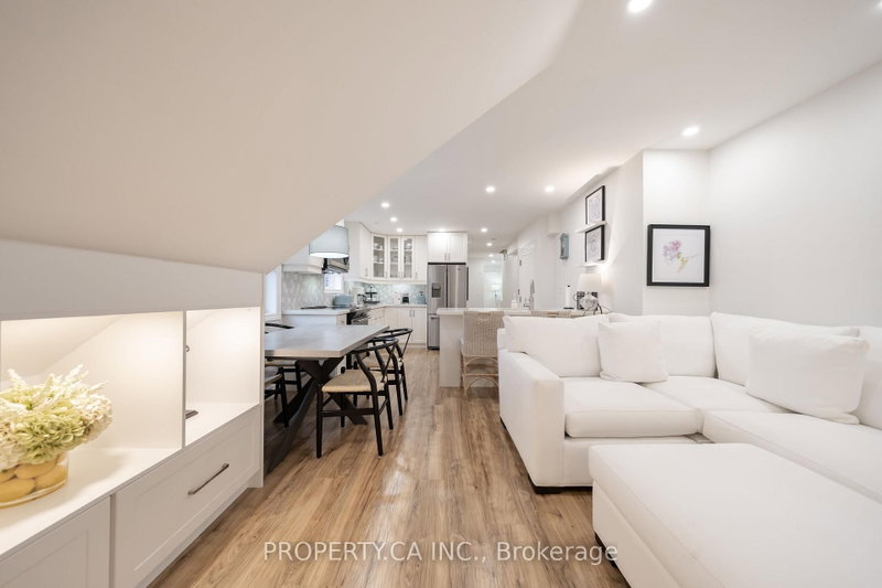 8 - 963 Avenue Road