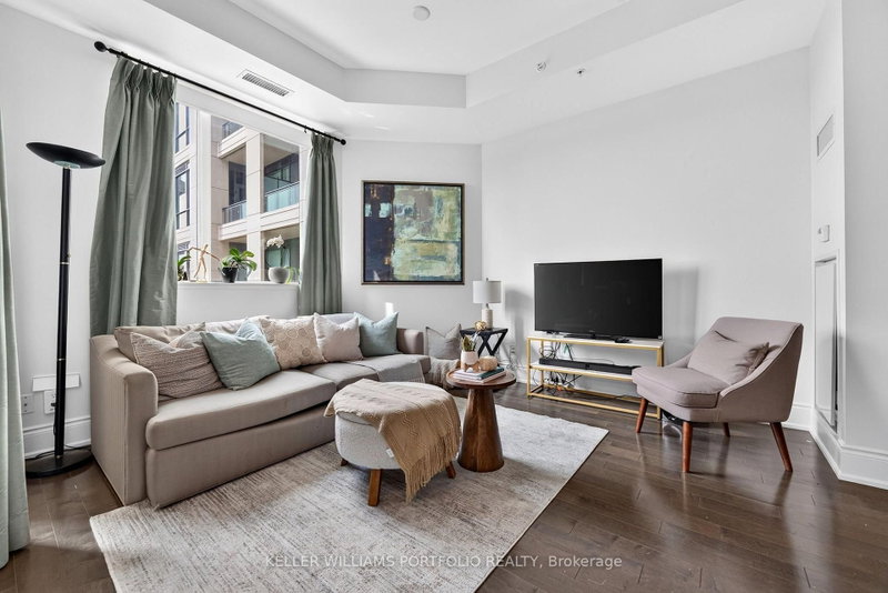 802 - 23 Glebe Road W