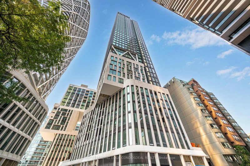 802 - 238 Simcoe Street