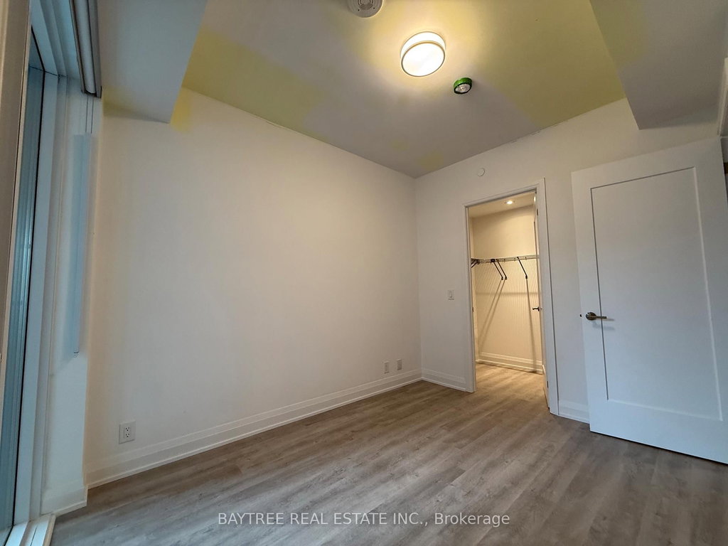 902 - 65 Broadway Avenue