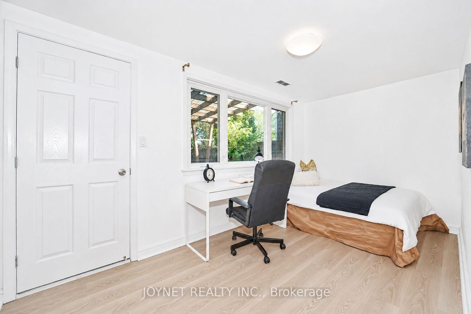 42 Brucedale Crescent • Toronto, ON photo 9