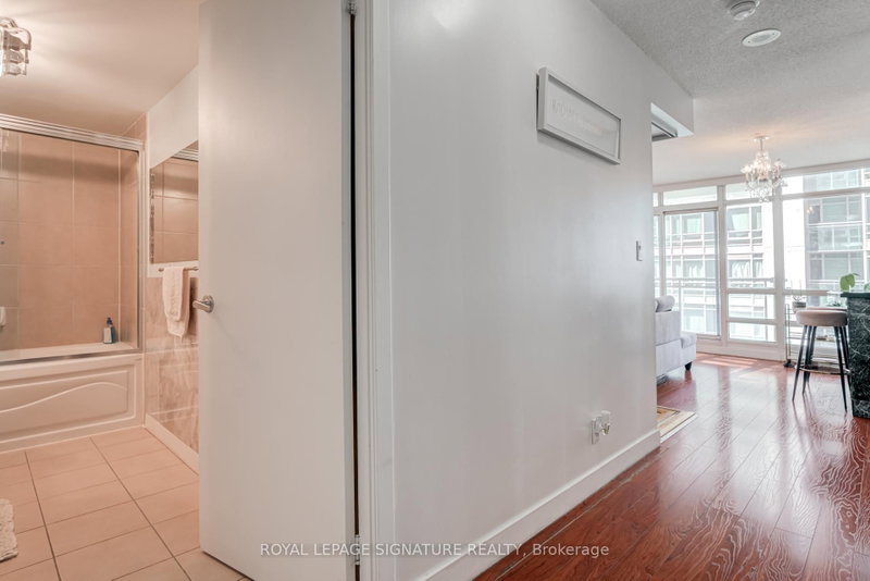 2101 - 381 Front Street W