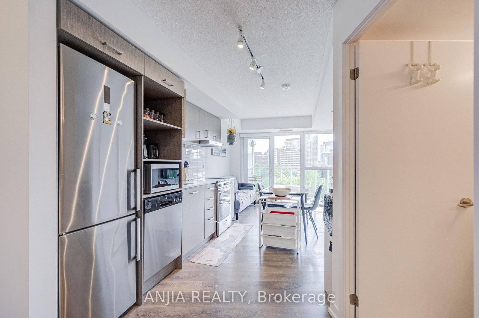 219 Dundas Street E • #803 • Toronto, ON photo 8