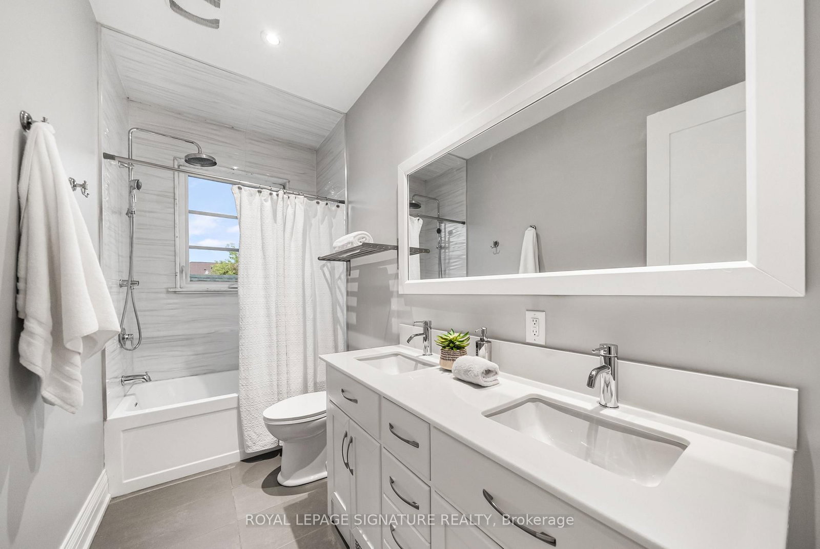 39 Regina Avenue • Toronto, ON photo 25