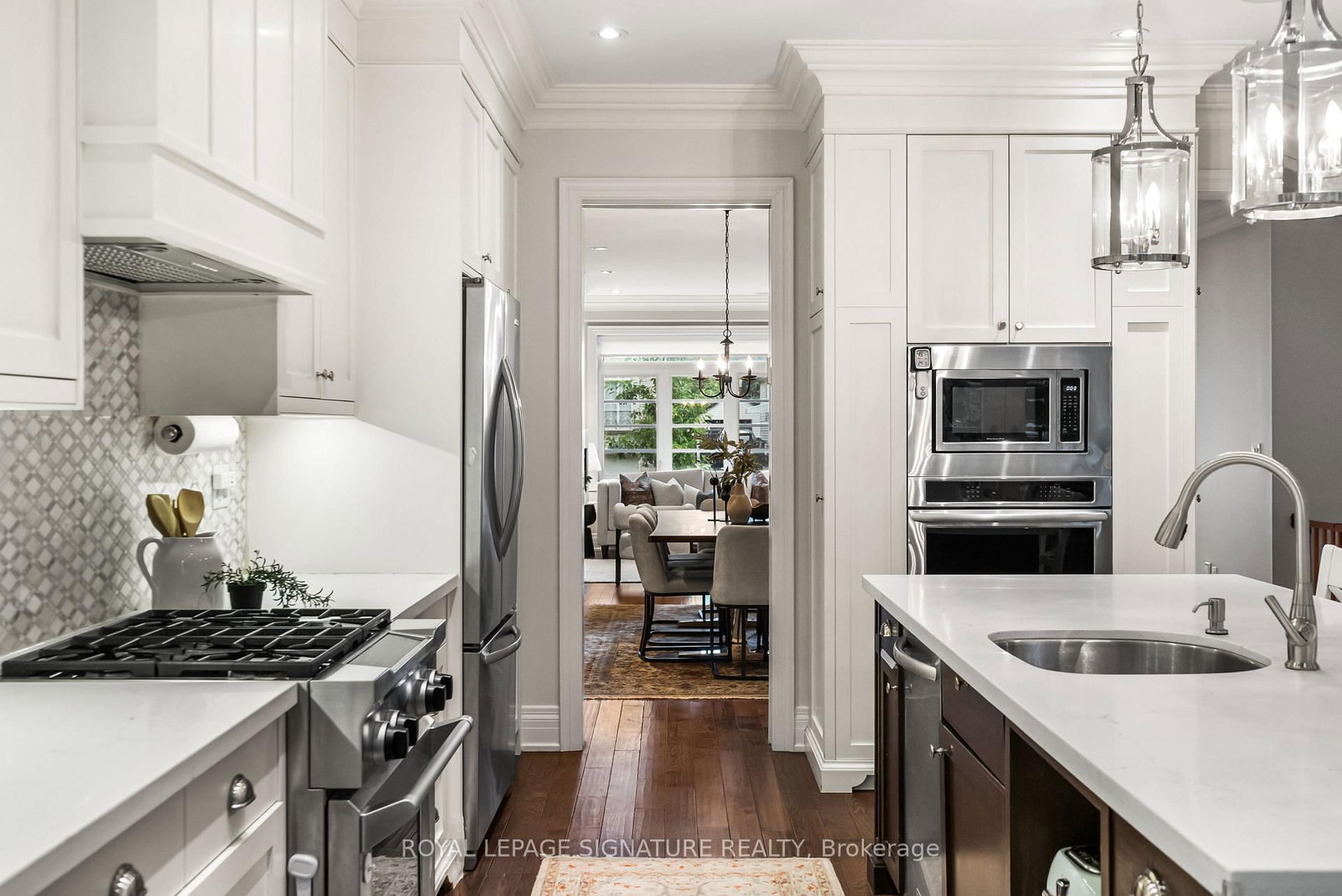 39 Regina Avenue • Toronto, ON photo 28