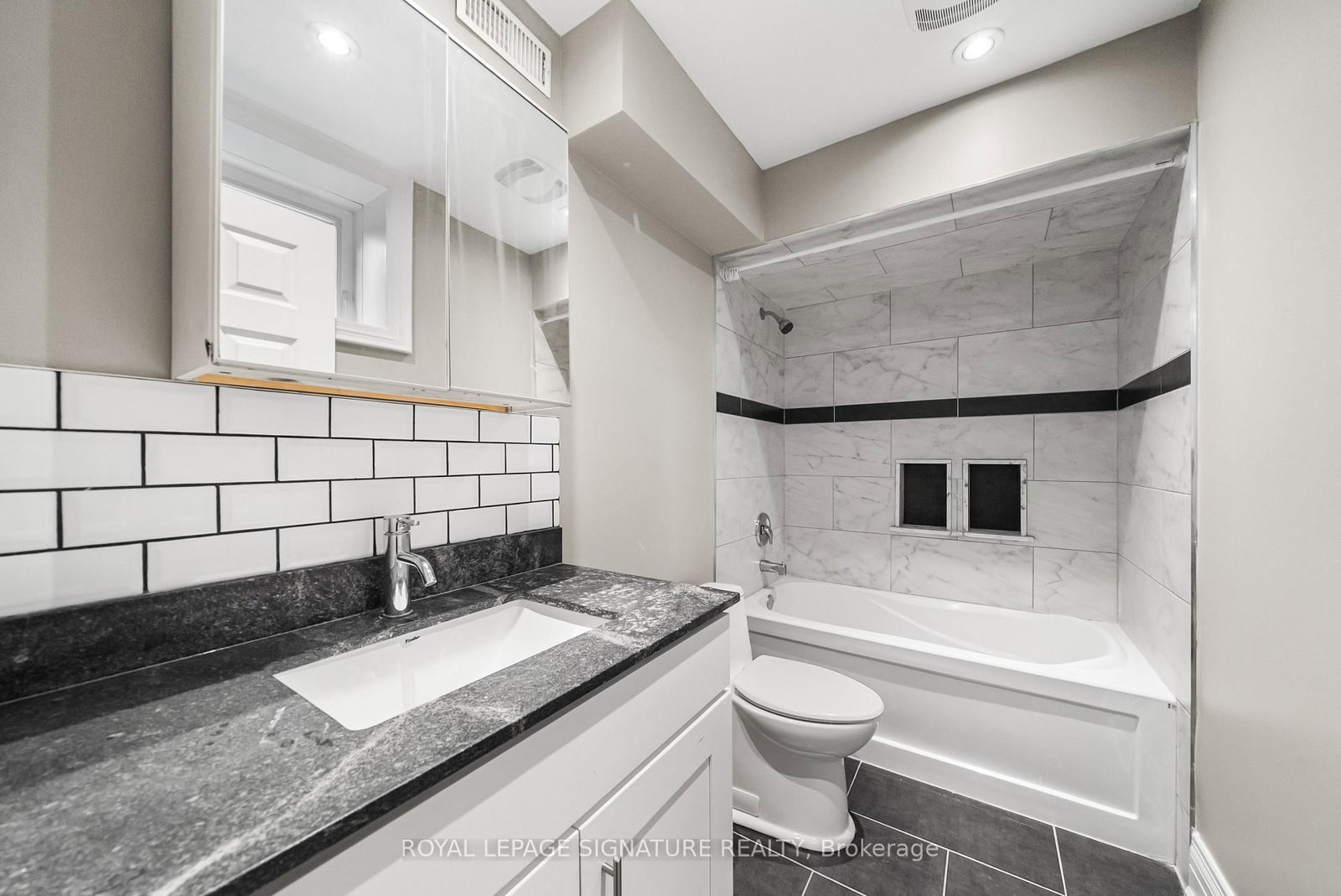 39 Regina Avenue • Toronto, ON photo 34