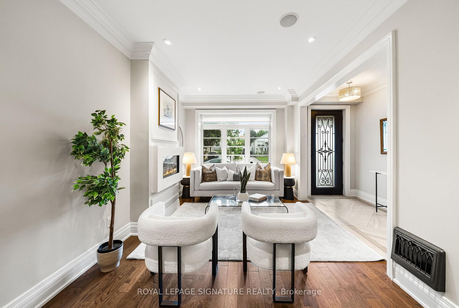 39 Regina Avenue • Toronto, ON photo 4