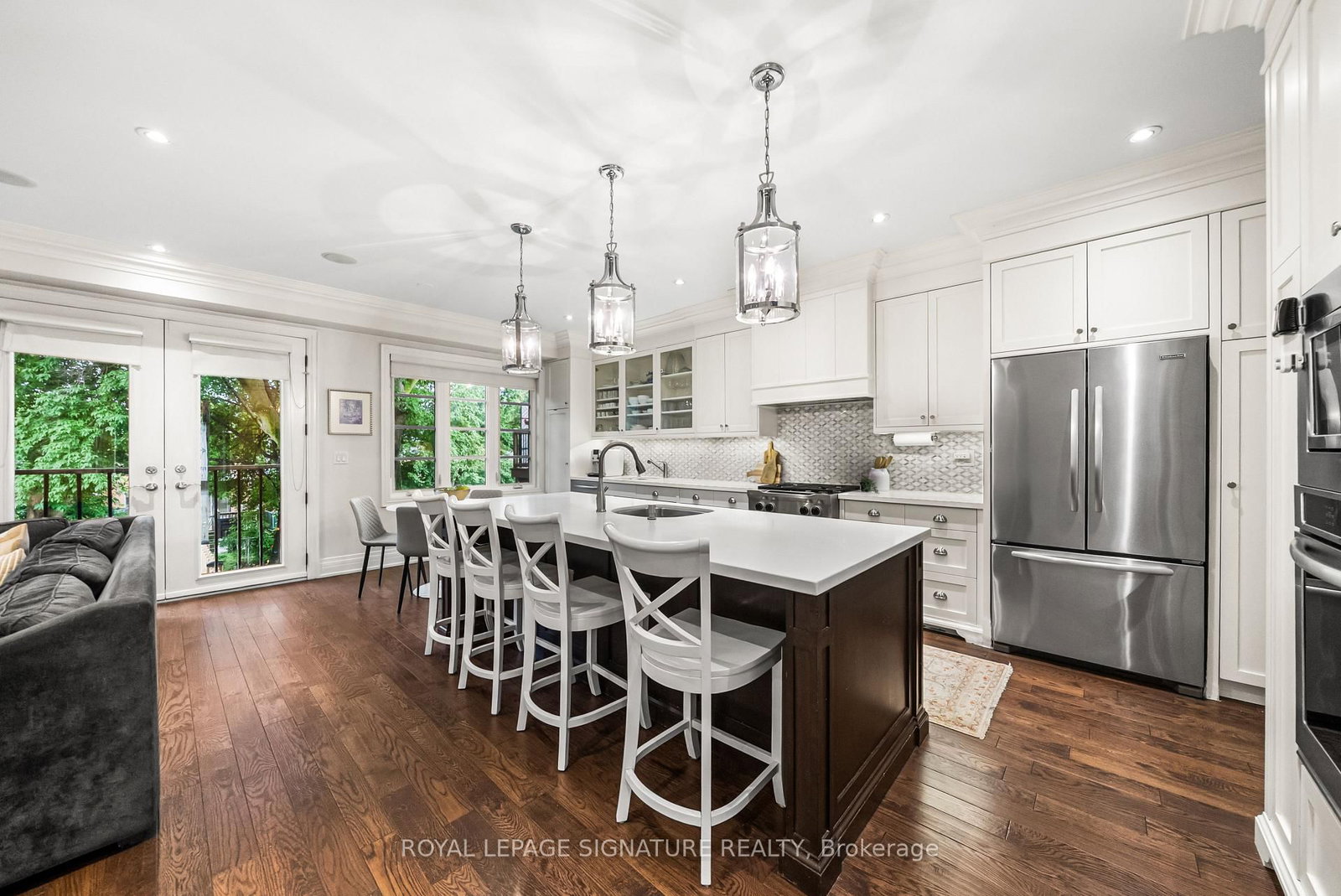 39 Regina Avenue • Toronto, ON photo 9