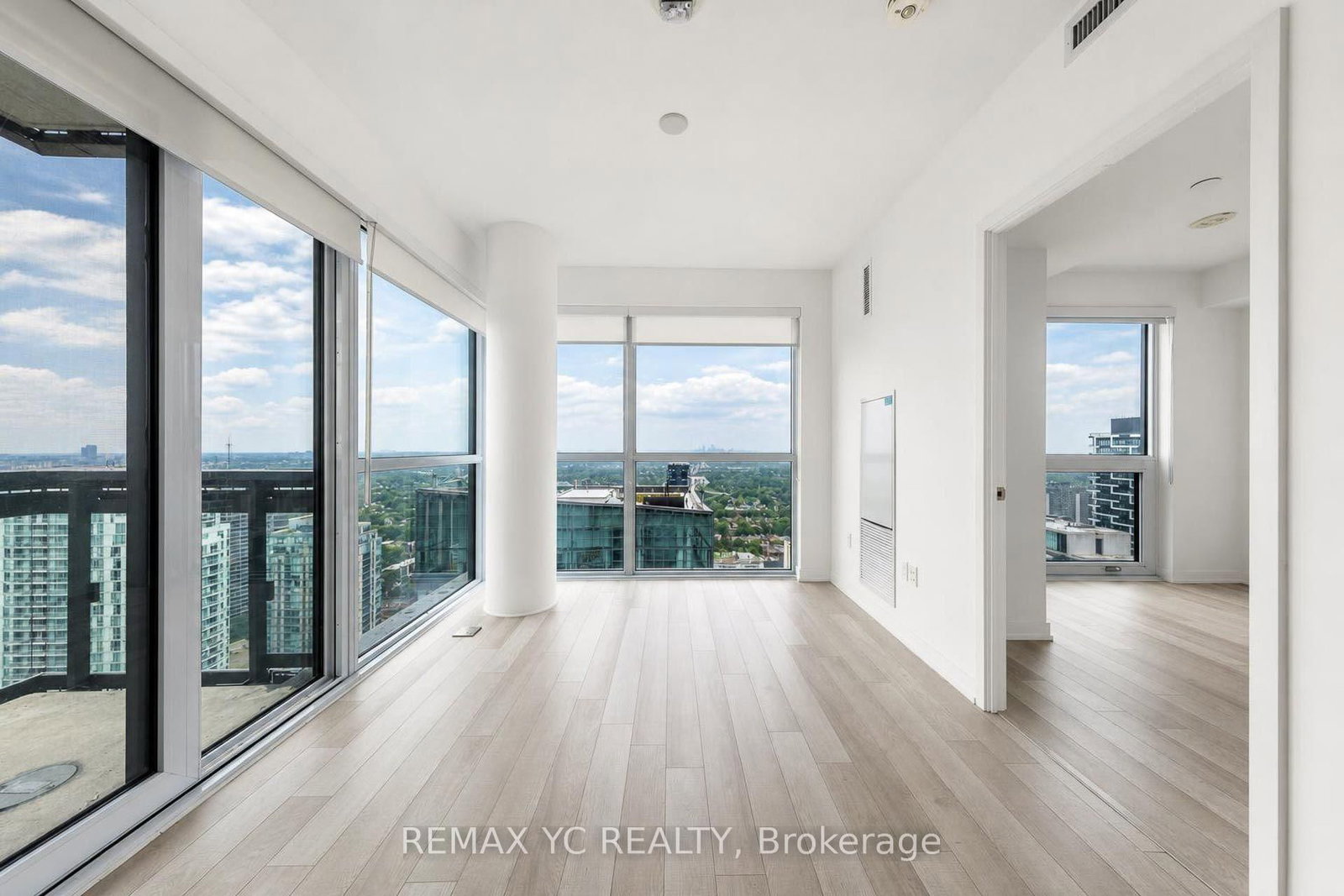 39 Roehampton Avenue • #3708 • Toronto, ON photo 10