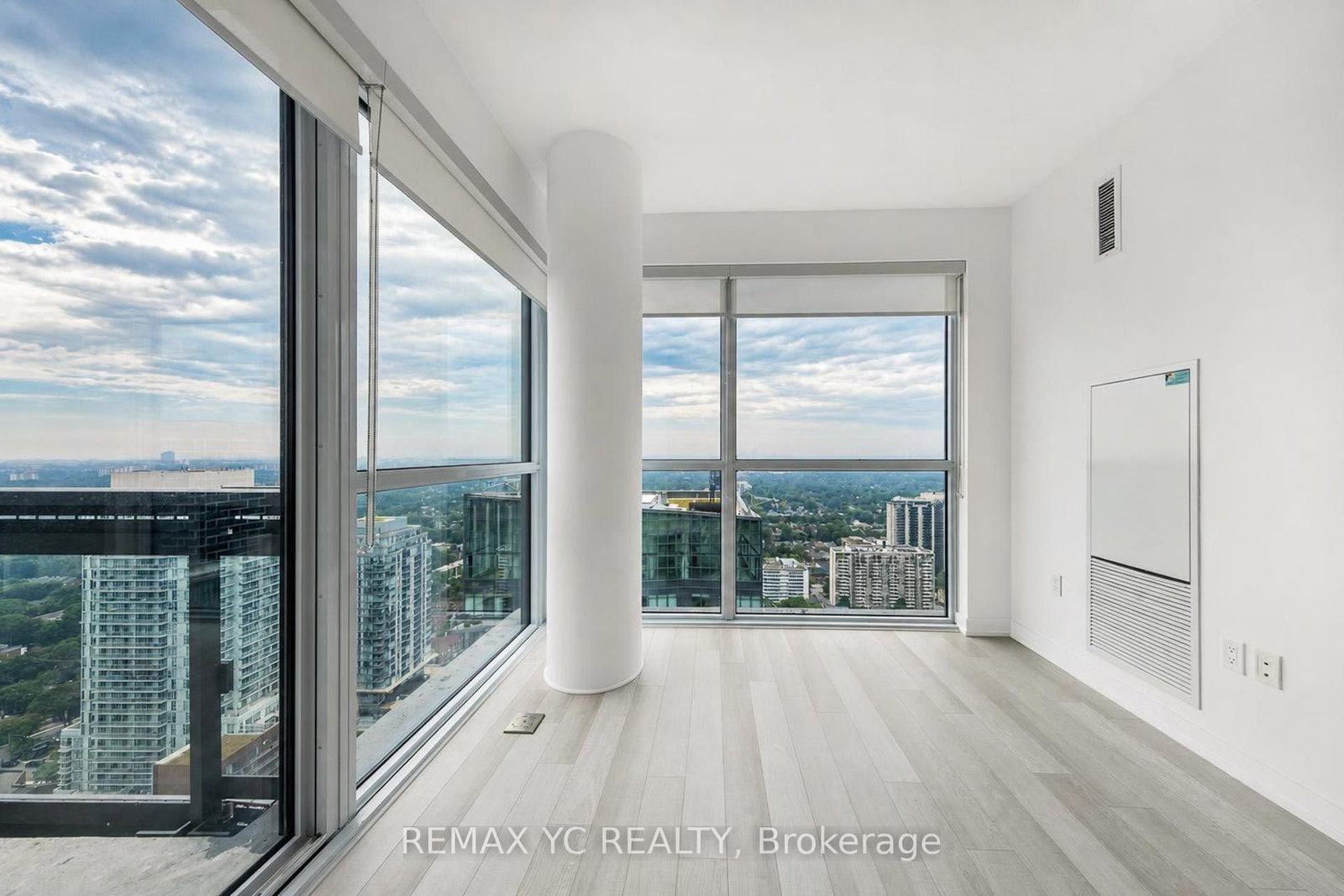 39 Roehampton Avenue • #3708 • Toronto, ON photo 12