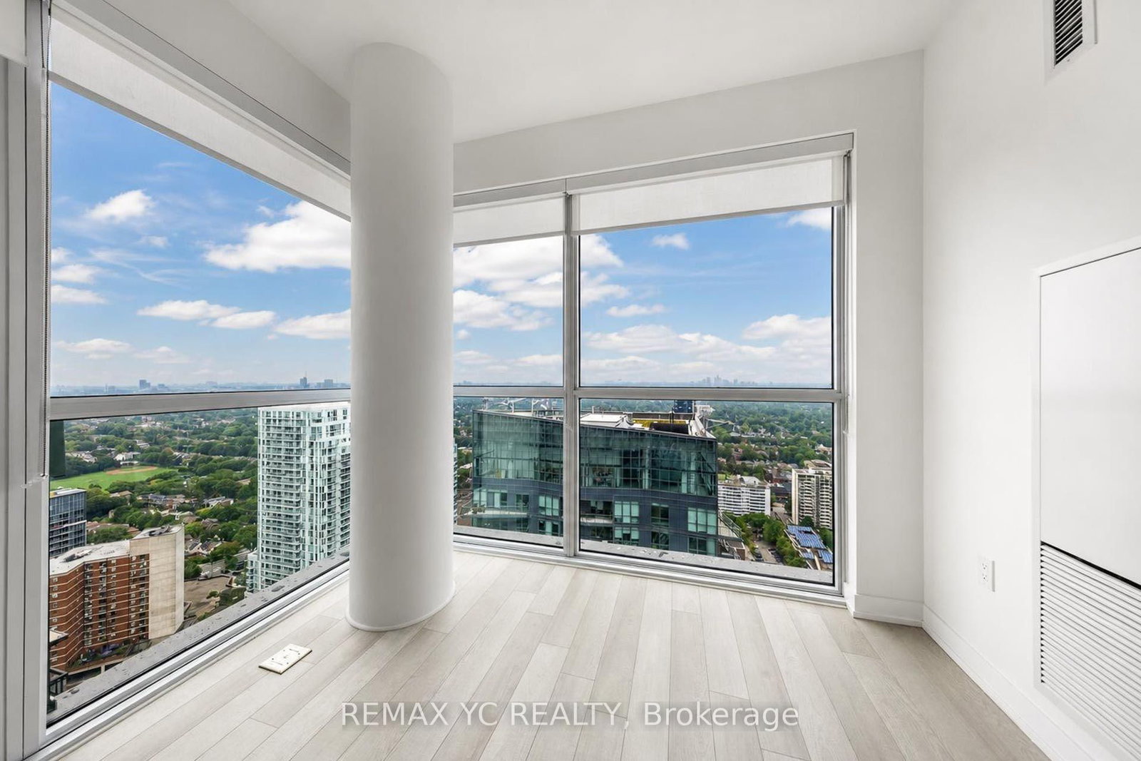 39 Roehampton Avenue • #3708 • Toronto, ON photo 13