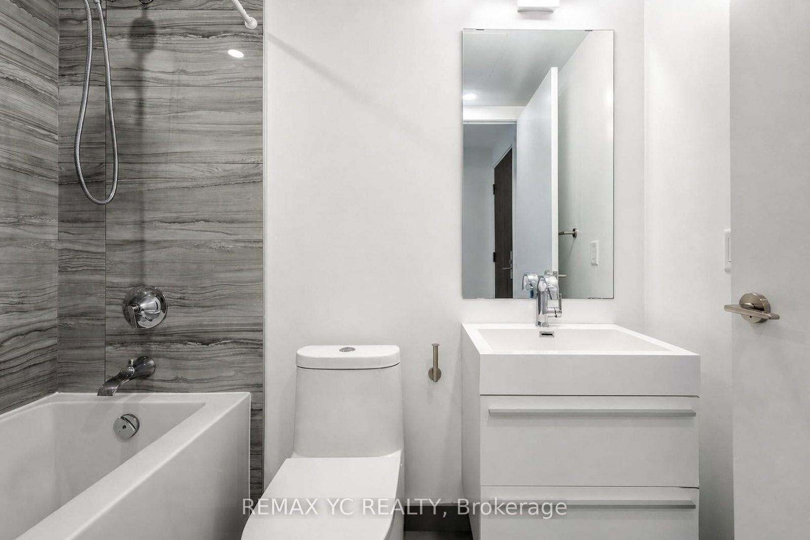 39 Roehampton Avenue • #3708 • Toronto, ON photo 24