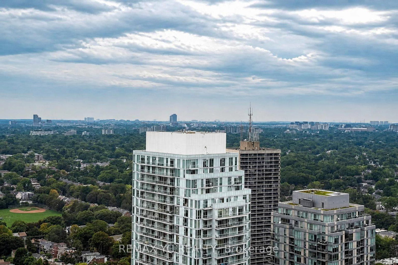 39 Roehampton Avenue • #3708 • Toronto, ON photo 35
