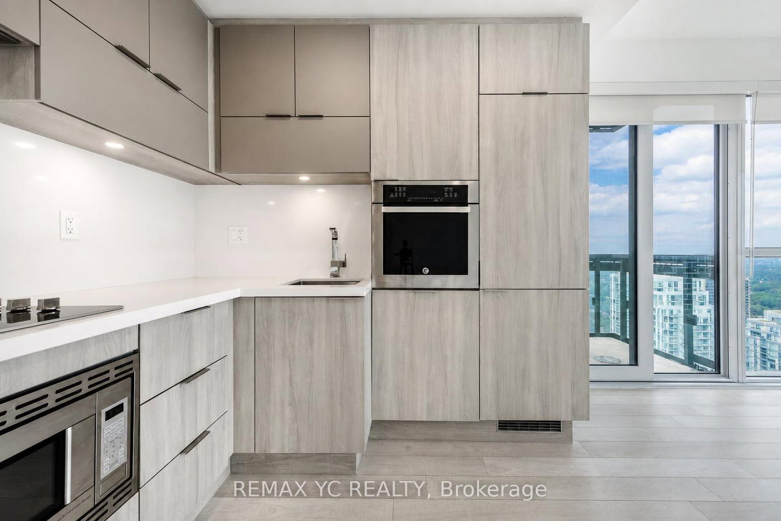 39 Roehampton Avenue • #3708 • Toronto, ON photo 6