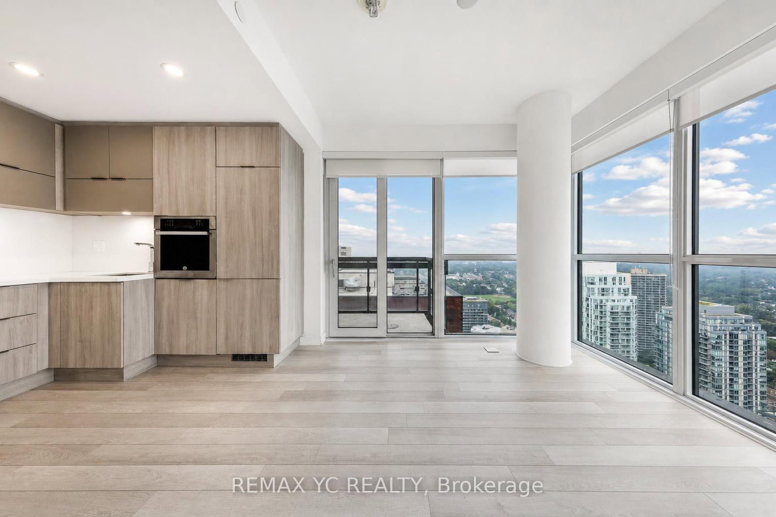 39 Roehampton Avenue • #3708 • Toronto, ON photo 8