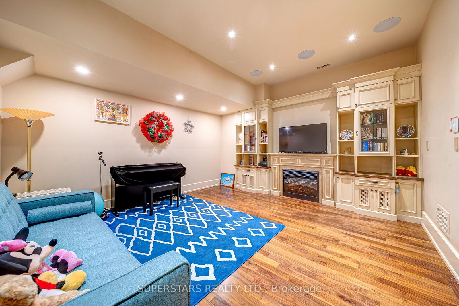 25 Elkhorn Drive • #16 • Toronto, ON photo 33