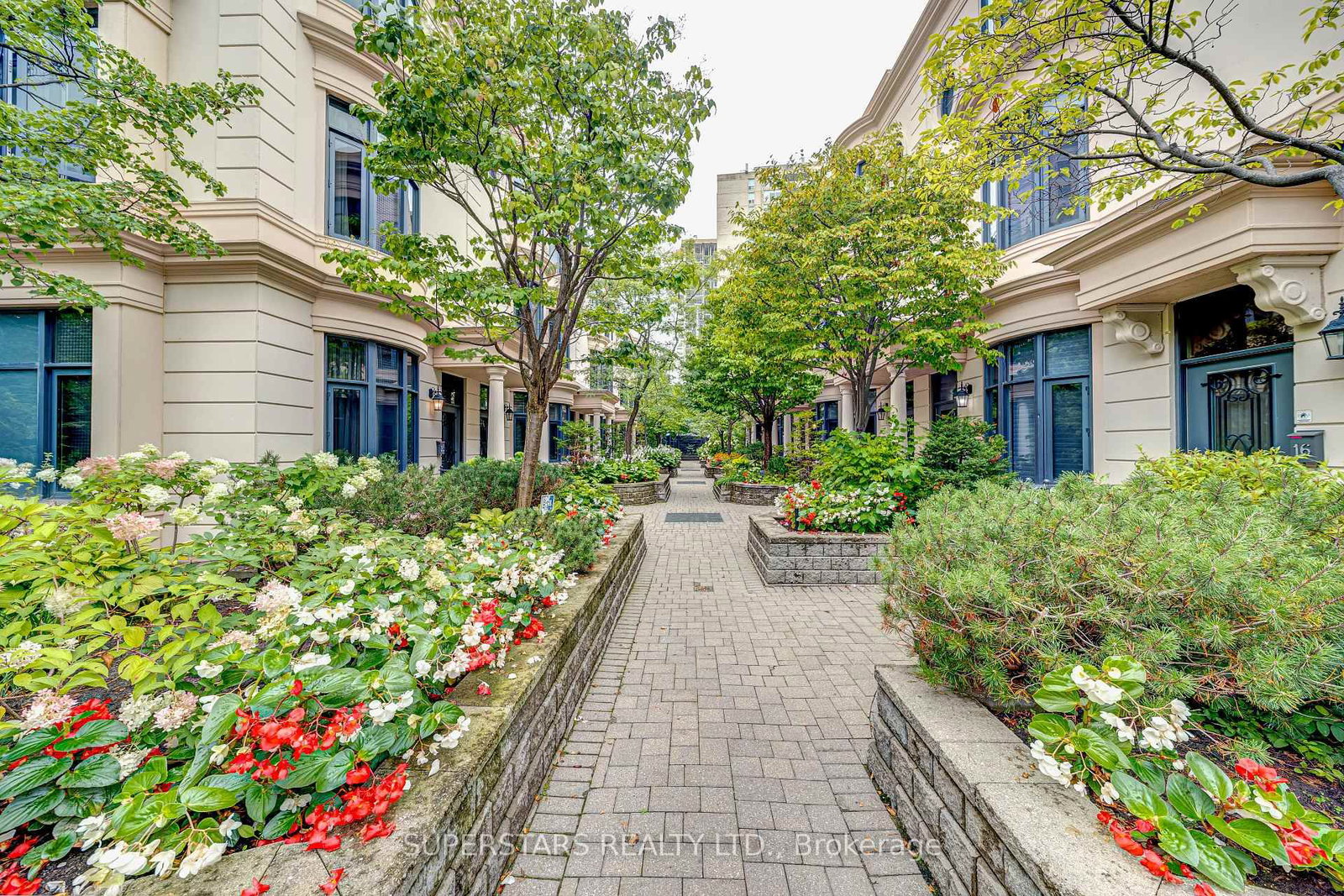 25 Elkhorn Drive • #16 • Toronto, ON photo 40
