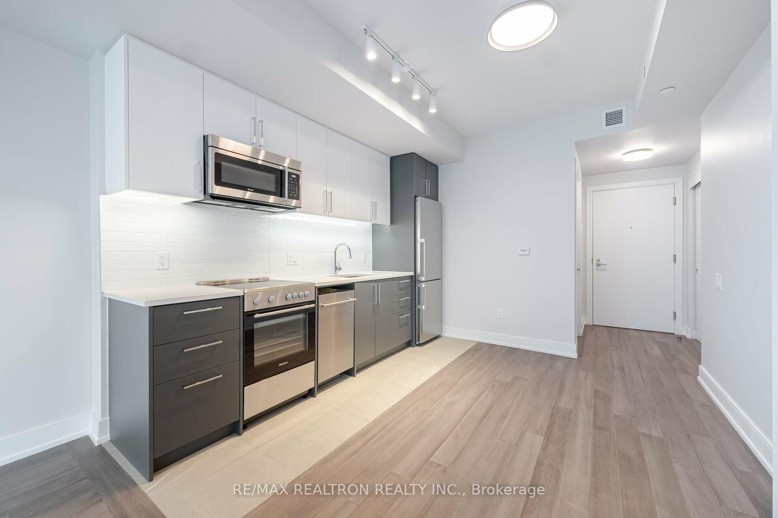 Condo for lease at 805-2525 Bathurst Street, Toronto, Ontario, M6B 2Y9 - Forest Hill North - MLS: C13741798