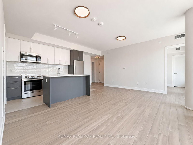 1001 - 664 Spadina Avenue