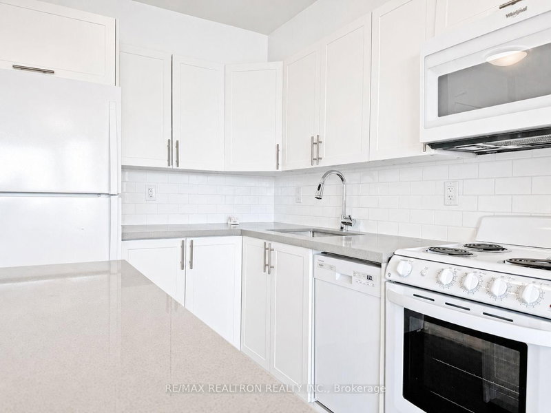 1410 - 666 Spadina Avenue