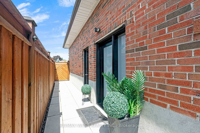 177 Searle Avenue
