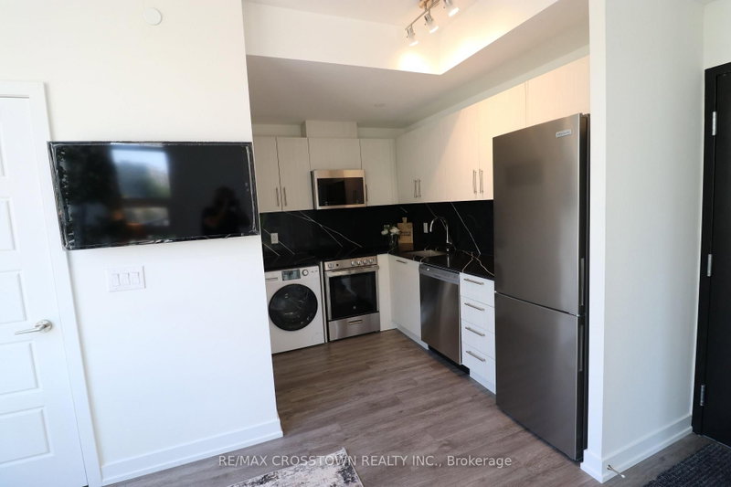 2nd - 57-861 Sheppard Avenue W