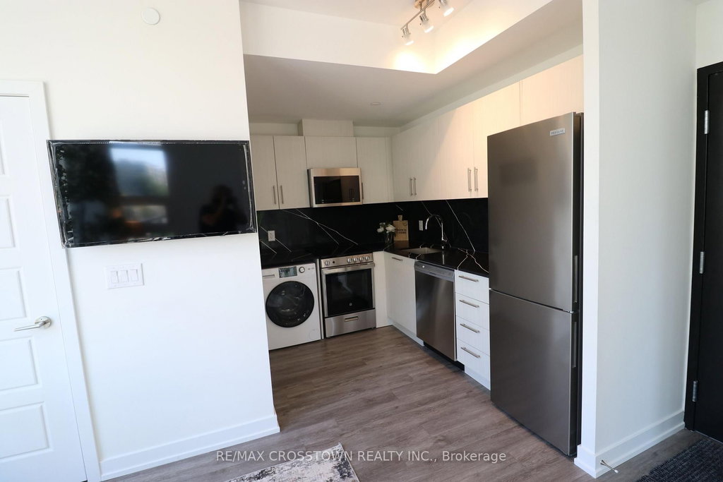2nd - 57-861 Sheppard Avenue W 2