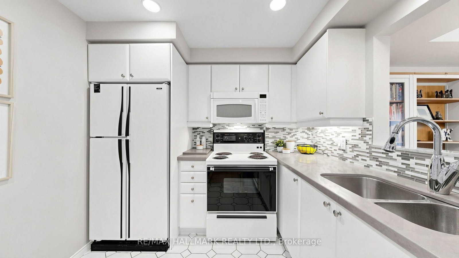 1818 Bayview Avenue • #312 • Toronto, ON photo 11