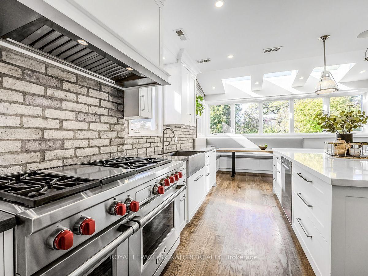 30 Broadleaf Road • Toronto, ON photo 5