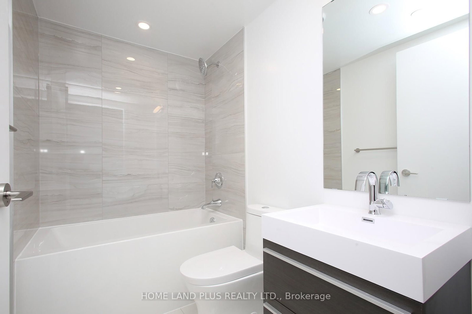 39 Roehampton Avenue • #2704 • Toronto, ON photo 19