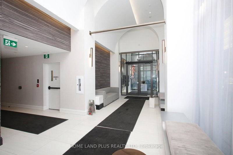 39 Roehampton Ave photo 5