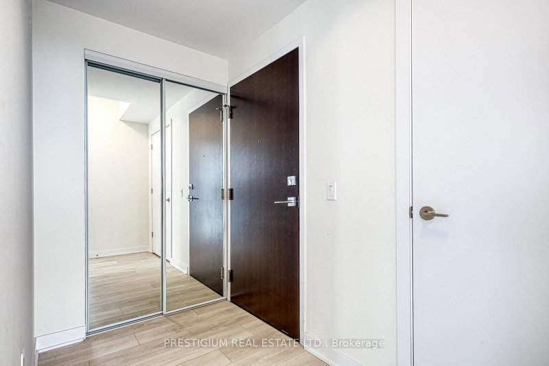 4809 - 2221 Yonge Street
