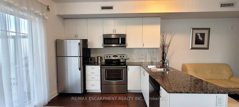 204 - 736 Sheppard Avenue W