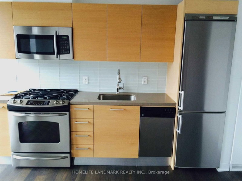 409 - 318 King Street E