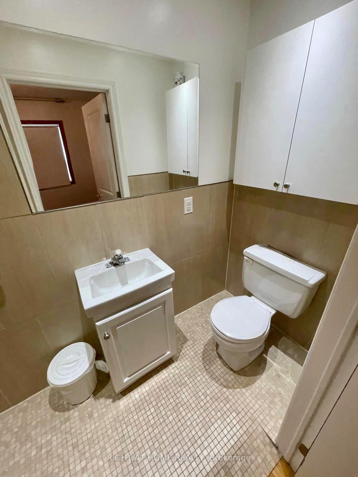 40 Bellevue Avenue • Toronto, ON photo 16